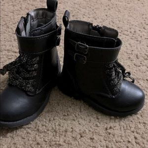 Little girl combatt boots